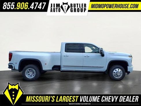 New 2026 Chevrolet Silverado 3500 High Country w/ High Country Premium Package AWD/4WD image 2