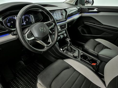 Certified 2022 Volkswagen Taos SEL w/ Panoramic Sunroof Package image 10