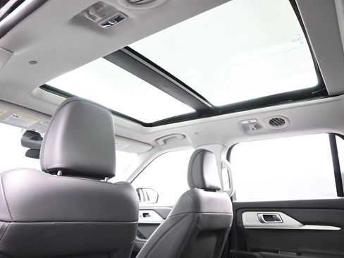 New 2025 Ford Explorer Active w/ Active Comfort Package AWD/4WD image 43