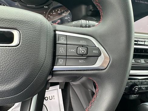 Used 2025 Jeep Compass Trailhawk AWD/4WD image 25