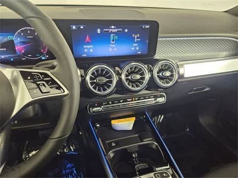 Used 2025 Mercedes-Benz GLB 250 4MATIC image 28