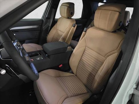 New 2026 Land Rover Discovery Limited Edition AWD/4WD image 14