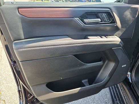 Certified 2025 GMC Yukon XL Denali w/ Denali Reserve Package AWD/4WD image 12