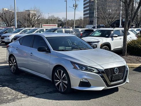 Used 2021 Nissan Altima 2.5 SR w/ SR Premium Package image 1