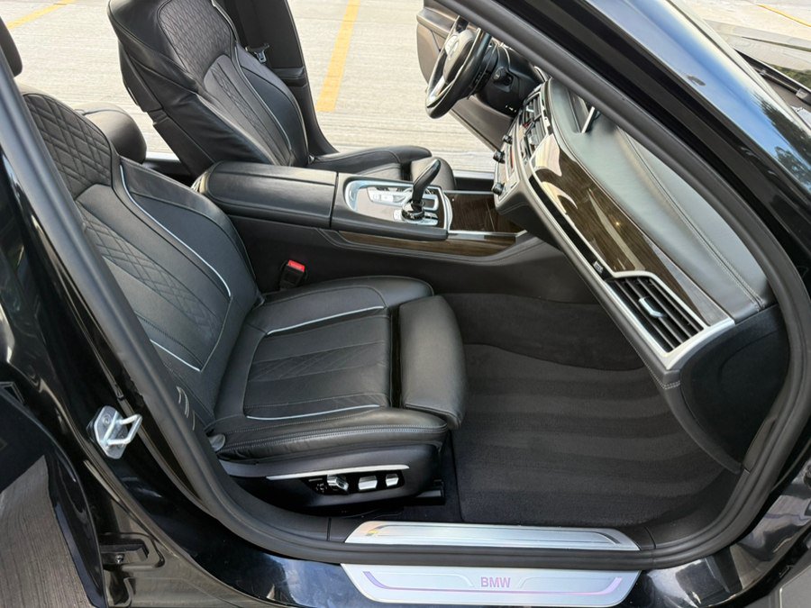 Used 2017 BMW 750i xDrive AWD/4WD image 19