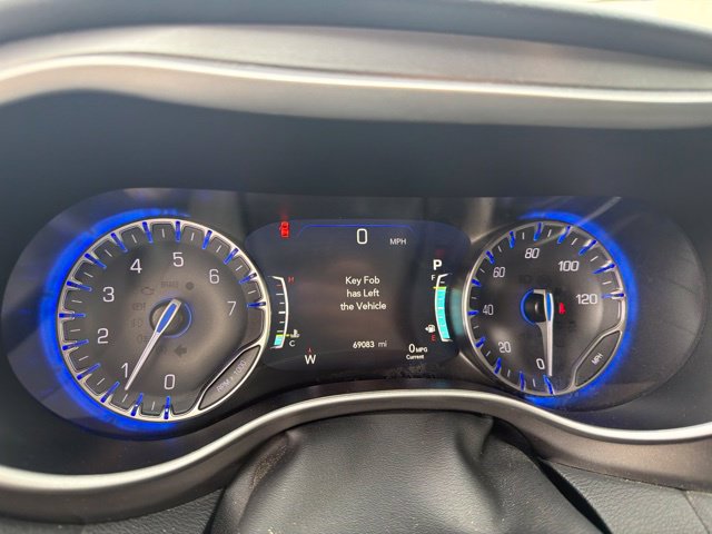 Used 2024 Chrysler Pacifica Touring-L FWD image 23