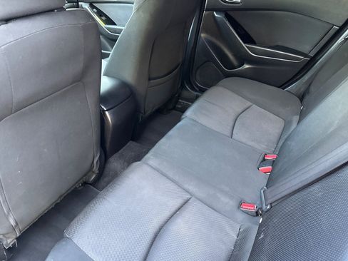 Used 2018 MAZDA MAZDA3 Sport image 13