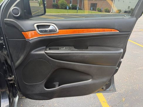 Used 2011 Jeep Grand Cherokee Overland AWD/4WD image 26