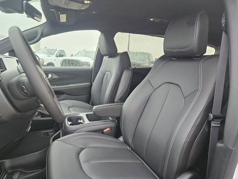 New 2026 Chrysler Voyager LX image 12