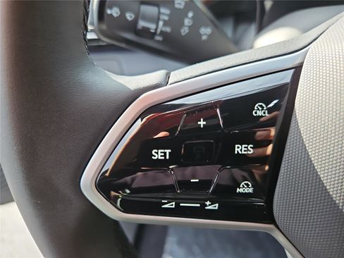 New 2025 Volkswagen ID.4 Pro image 16