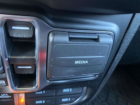 Certified 2025 Jeep Gladiator Mojave w/ Safety Group image 41