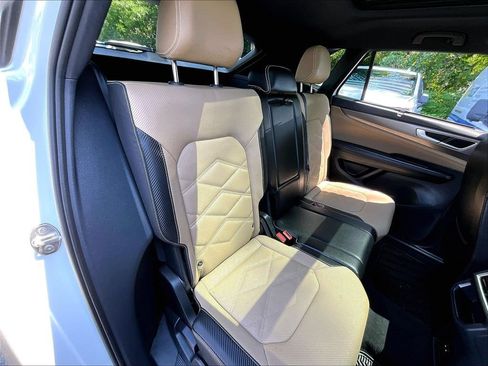 Used 2024 Volkswagen Atlas Cross Sport SE w/ Panoramic Sunroof Package AWD/4WD image 14