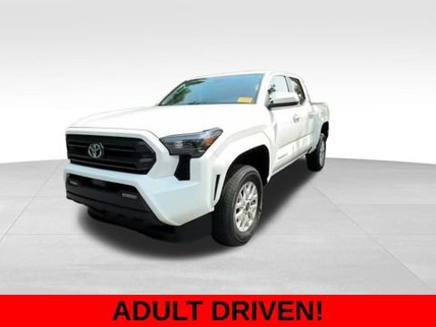 Used 2025 Toyota Tacoma SR5 RWD image 2