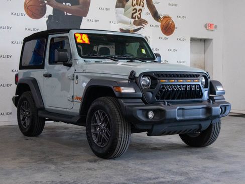 Used 2024 Jeep Wrangler Sport AWD/4WD image 17