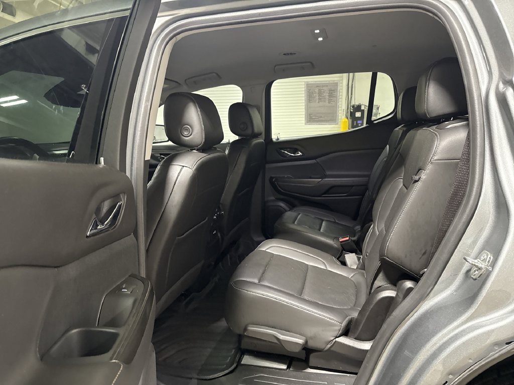 Used 2023 GMC Acadia SLT FWD image 23