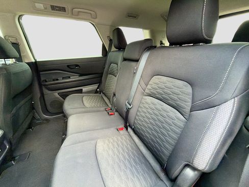 Used 2023 Nissan Pathfinder S FWD image 20