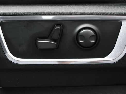 Used 2023 RAM 1500 Laramie AWD/4WD image 10
