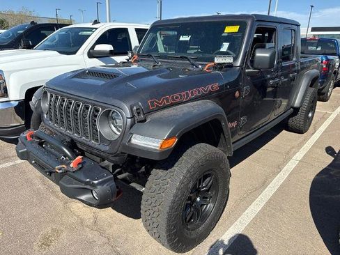 Used 2025 Jeep Gladiator Mojave w/ Convenience Group AWD/4WD image 2