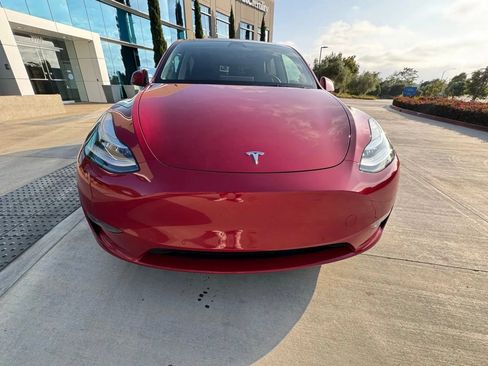 Used 2022 Tesla Model Y Long Range AWD/4WD image 3