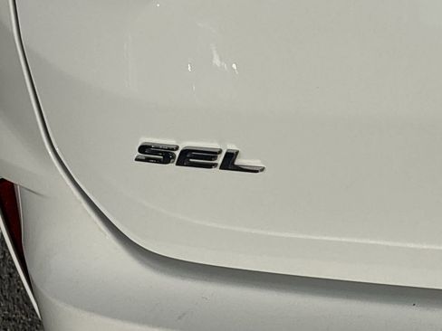 Certified 2023 Ford Edge SEL image 9