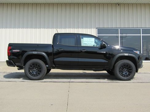 New 2026 Chevrolet Colorado Trail Boss AWD/4WD image 2