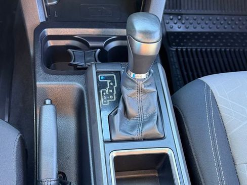 Used 2022 Toyota Tacoma TRD Sport w/ Technology Package image 17