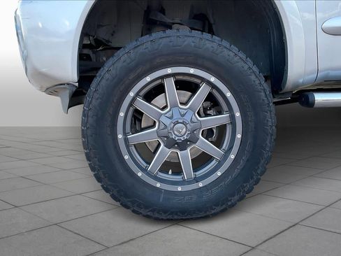 Used 2015 Nissan Titan SL w/ SL Moonroof Package image 11