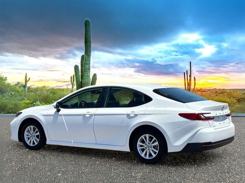 Used 2026 Toyota Camry LE FWD image 4