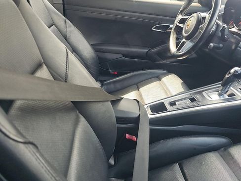 Used 2017 Porsche 718 Boxster RWD image 4