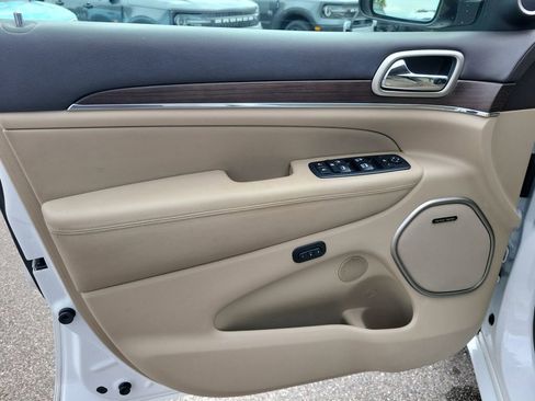 Used 2017 Jeep Grand Cherokee Overland image 14