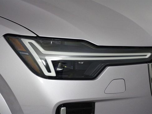 New 2026 Volvo XC90 B6 Plus w/ Protection Package Premier image 14