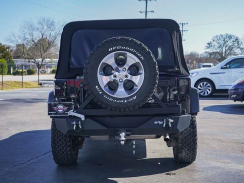 Used 2017 Jeep Wrangler Unlimited Sahara w/ Connectivity Group image 27