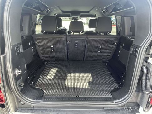 Used 2025 Land Rover Defender 110 S AWD/4WD image 9
