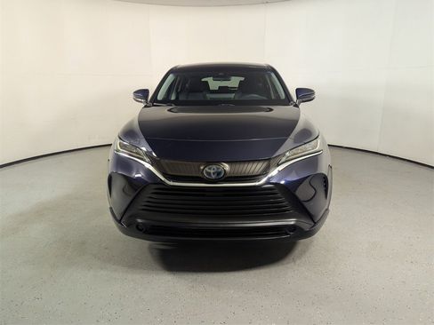 Used 2021 Toyota Venza LE image 2