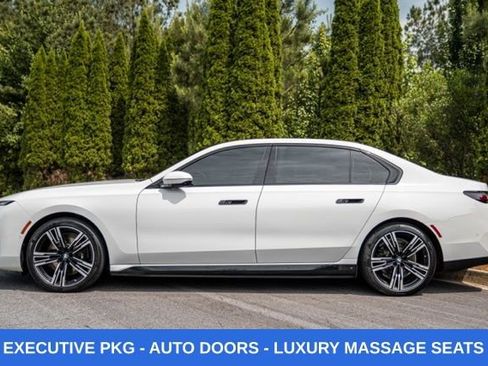 Used 2023 BMW i7 xDrive60 w/ Executive Package 2 AWD/4WD image 9