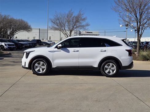 Certified 2025 Kia Sorento LX image 12