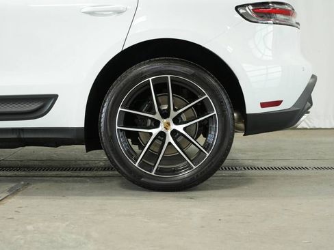 Certified 2025 Porsche Macan AWD/4WD image 42
