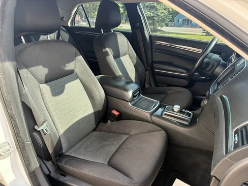 Used 2021 Chrysler 300 Touring RWD image 19