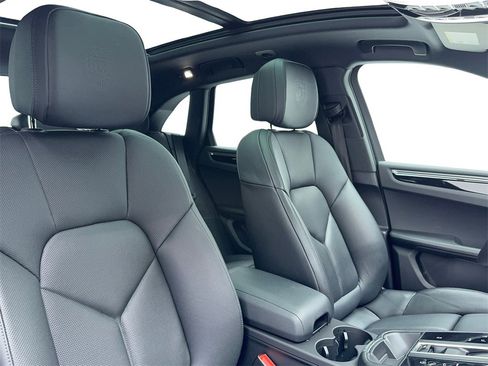 Used 2025 Porsche Macan w/ Premium Package Plus image 44