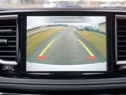 Used 2022 Chrysler Pacifica Touring-L image 14