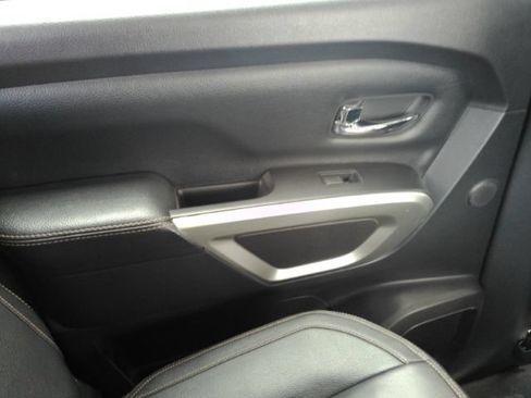 Used 2017 Nissan Titan SL RWD image 29