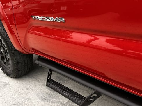 Used 2020 Toyota Tacoma SR5 RWD image 10