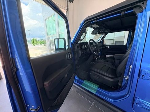 New 2026 Jeep Gladiator Rubicon w/ Steel Power Dome Hood Package AWD/4WD image 23