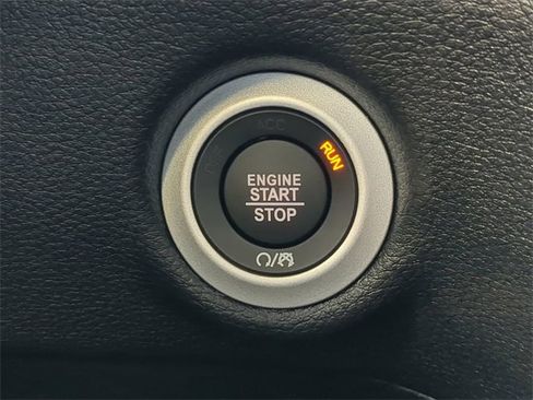 New 2026 Chrysler Pacifica Limited w/ Uconnect Theater Family Group image 40