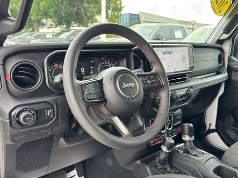 Used 2024 Jeep Wrangler Unlimited Rubicon AWD/4WD image 22