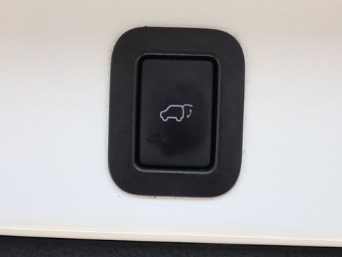 Used 2019 Toyota Highlander XLE image 9