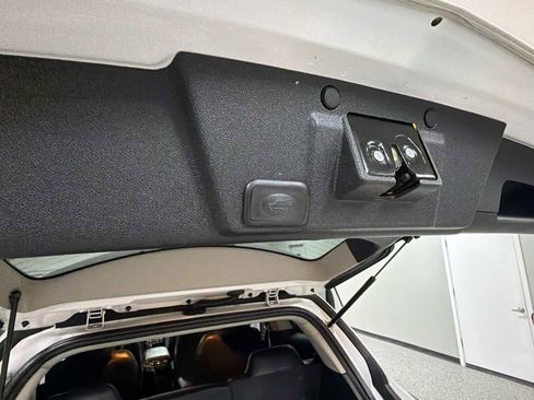 Used 2017 Chevrolet Traverse LT image 24