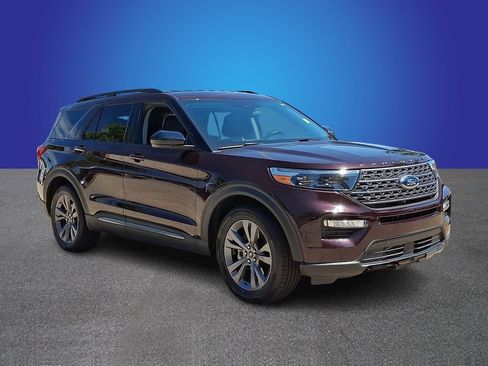 Used 2022 Ford Explorer XLT w/ Equipment Group 202A RWD image 3