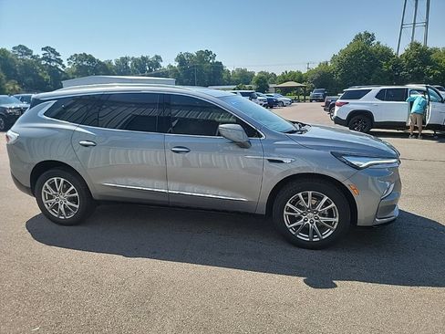 Used 2024 Buick Enclave Essence w/ Experience Buick Package FWD image 6
