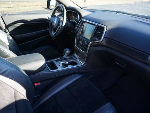 Used 2017 Jeep Grand Cherokee Altitude image 30
